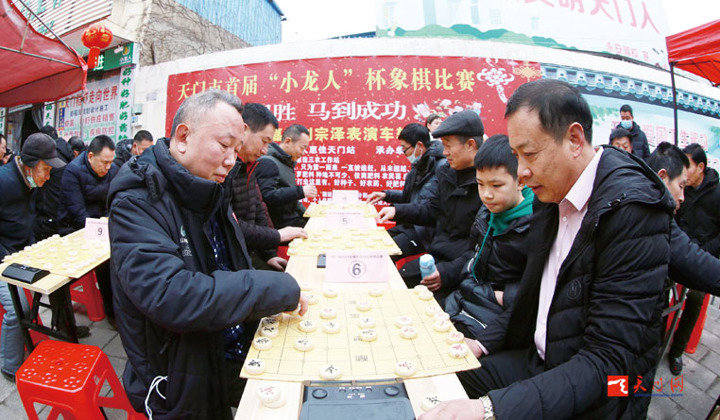 湖北“棋王”劉宗澤來(lái)我市表演車輪戰(zhàn)